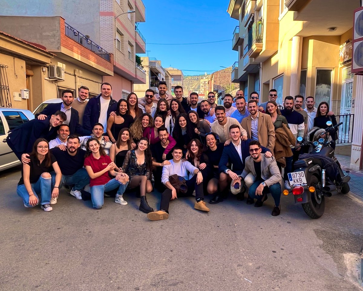 TheGrefg's tweet photo. Fotito con un par de amigos de toda la vida de Murcia. Feliz Nochebuena mi gente 💙🫵🏻😘 https://t.co/VpuInexnRP