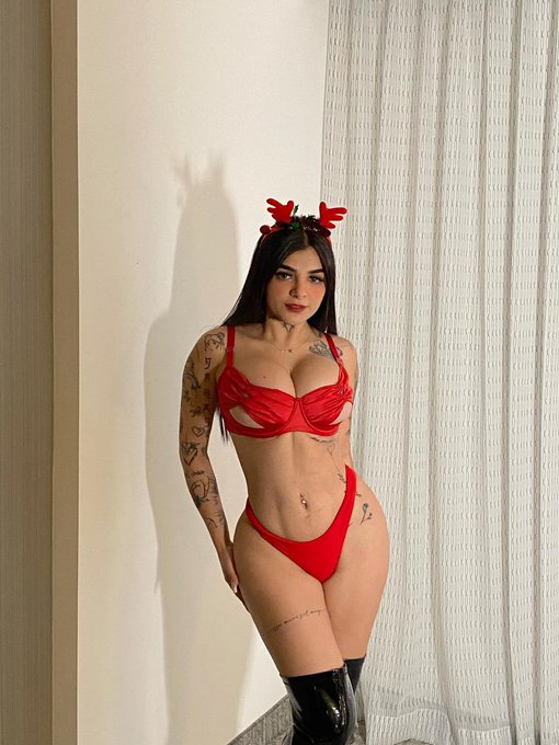 Feliz Navidad 🎄🎁 🥰 https://t.co/lAamQiJiL2