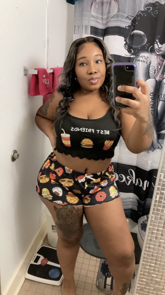 Chyna_Monroee tweet media