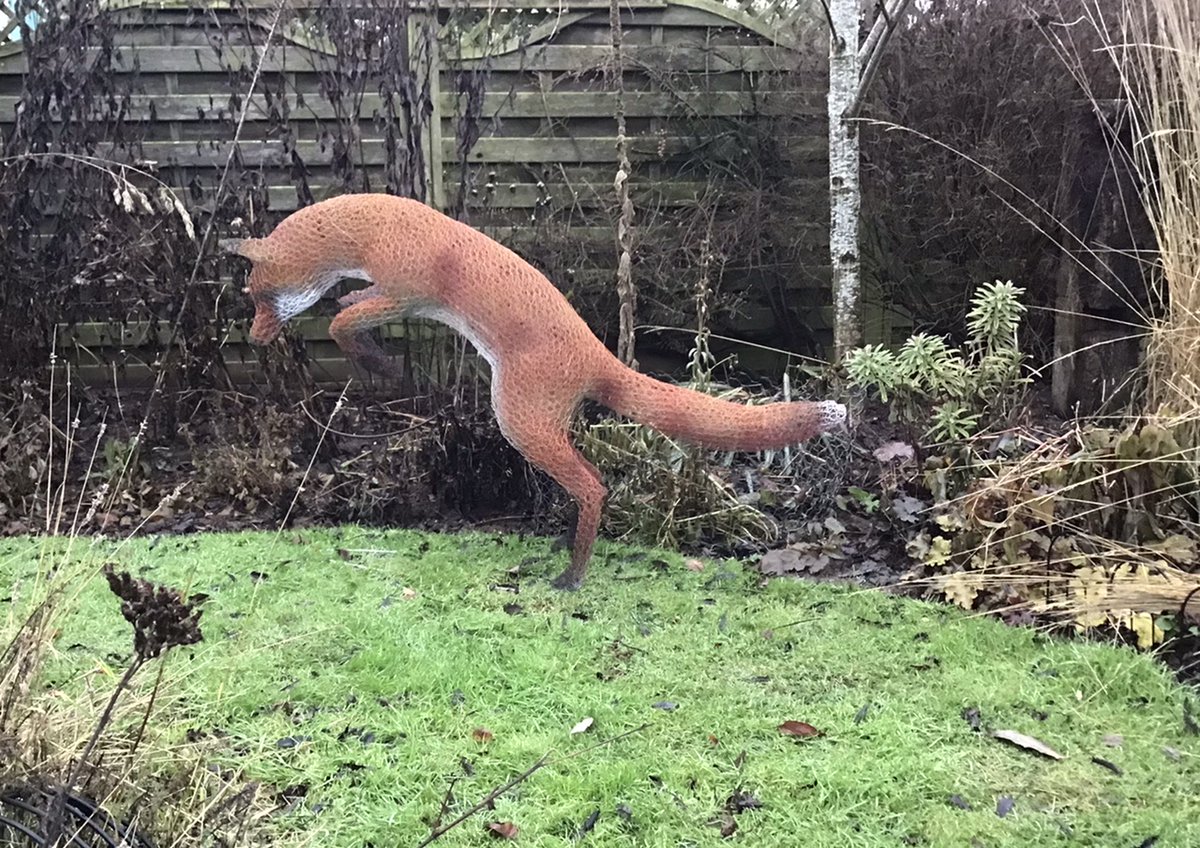chrismosswire's tweet photo. Leaping Fox (final commission of 2022).
Thanks so much for your likes and RTโs in 2022, always greatly appreciated. Good wishes for the festive season and coming year.
#Fox #FoxOfTheDay #ChristmasEve #festivefox https://t.co/nR94k3Pmit