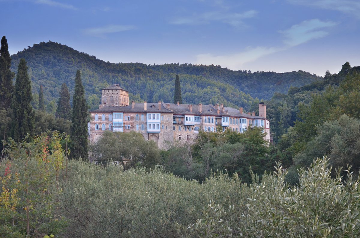 EuropeanSecret's tweet image. Pročitajte više o manastiru Hilandar, istoriji, kulturi i kako obići ovu svetinju: kulturizam.com/2022/12/24/man… #Hilandar #SvetaGora