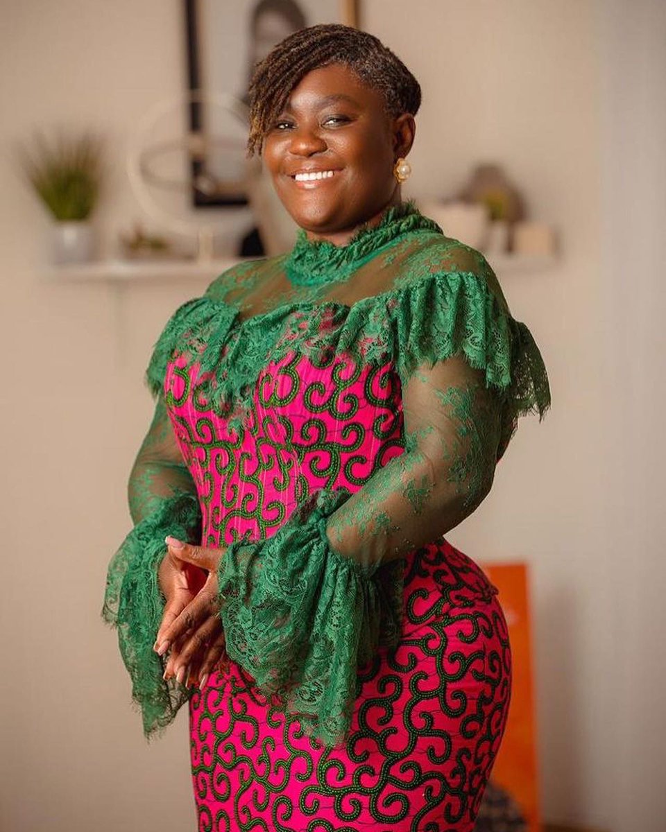CynthiaQuarcoo's tweet photo. Wishing you a season full of light and laughter for you and your family. 

#goodtidings #bronya #quietchristmas #staysafe https://t.co/S0dDqtSTY9