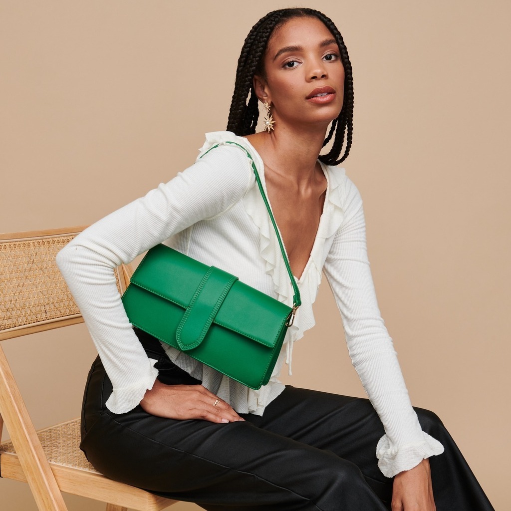 Moda_Luxe's tweet photo. Wishing you and your loved ones peace, joy, and a stylish new year! Happy holidays from the Moda Luxe team! ✨ https://t.co/ke9kkmrQhL https://t.co/uGQIwI2FEJ