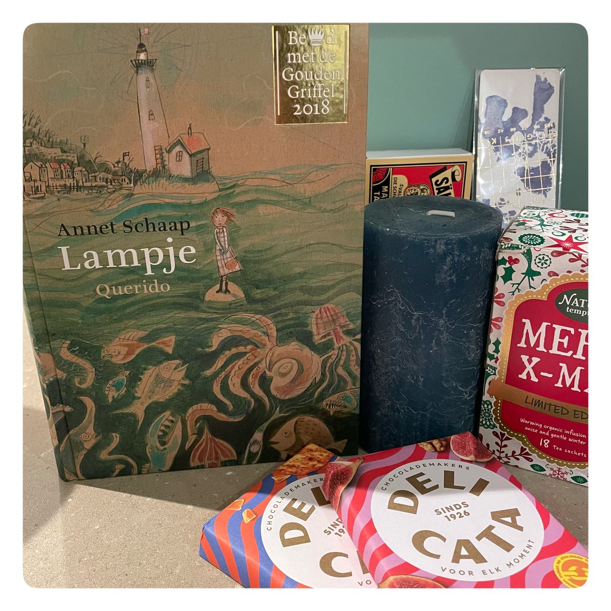 Wat een heerlijk pakket, dank je wel <a href="/marie_ke1977/">Marieke</a> ! Een prachtig boek dat ik heel graag wilde hebben. #jolabokaflod