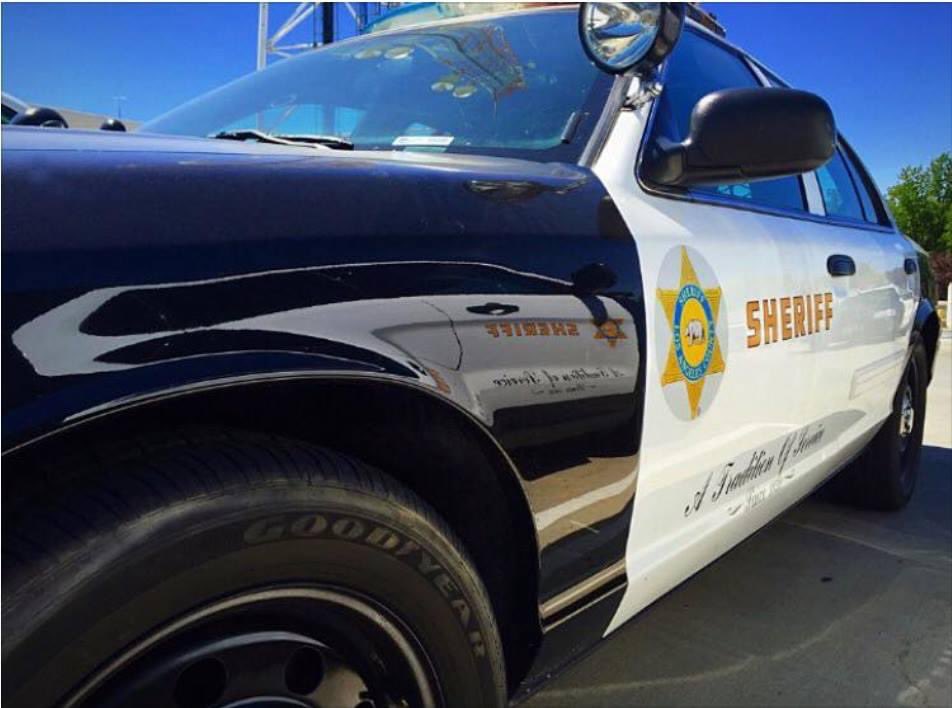 SCVSHERIFF's tweet photo. Those final online orders are coming in. Keep a watchful eye for deliveries, thieves don’t take the holidays off. Monitor tracking numbers, opt for Amazon lockers where available & report suspicious activity in your neighborhood.
#SeeSomethingSaySomething
#StolenCollection https://t.co/NwVkSvcDIX