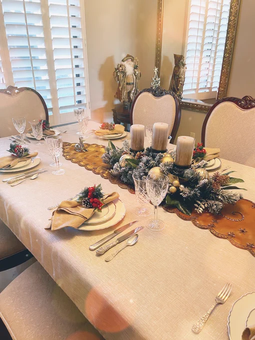 i set the table so nicely but currently the whole house is filled with smoke from dad's attempt at cooking prime rib so let's hope it pans out 