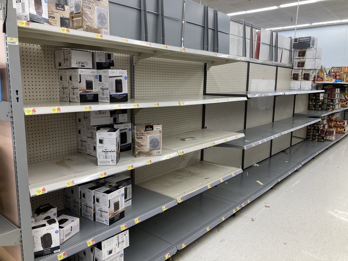 Knapsack's tweet photo. Well, I can now say I’ve been to a Walmart on Christmas Eve afternoon. #BoxChecked https://t.co/J3gxV8CrbW