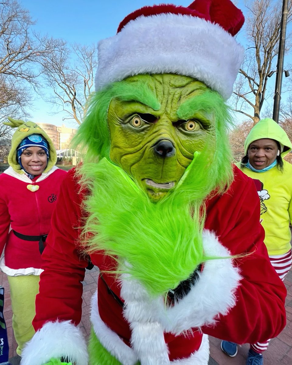 BMR_PHL's tweet photo. Today we ran our annual Christmas Eve Ugly Sweater Fun Run. We had a great turnout despite the frigid temperatures. Merry Christmas and Happy Holidays to everyone 💪🏾🥶🎄🎅🏾 https://t.co/mNvN91MGod