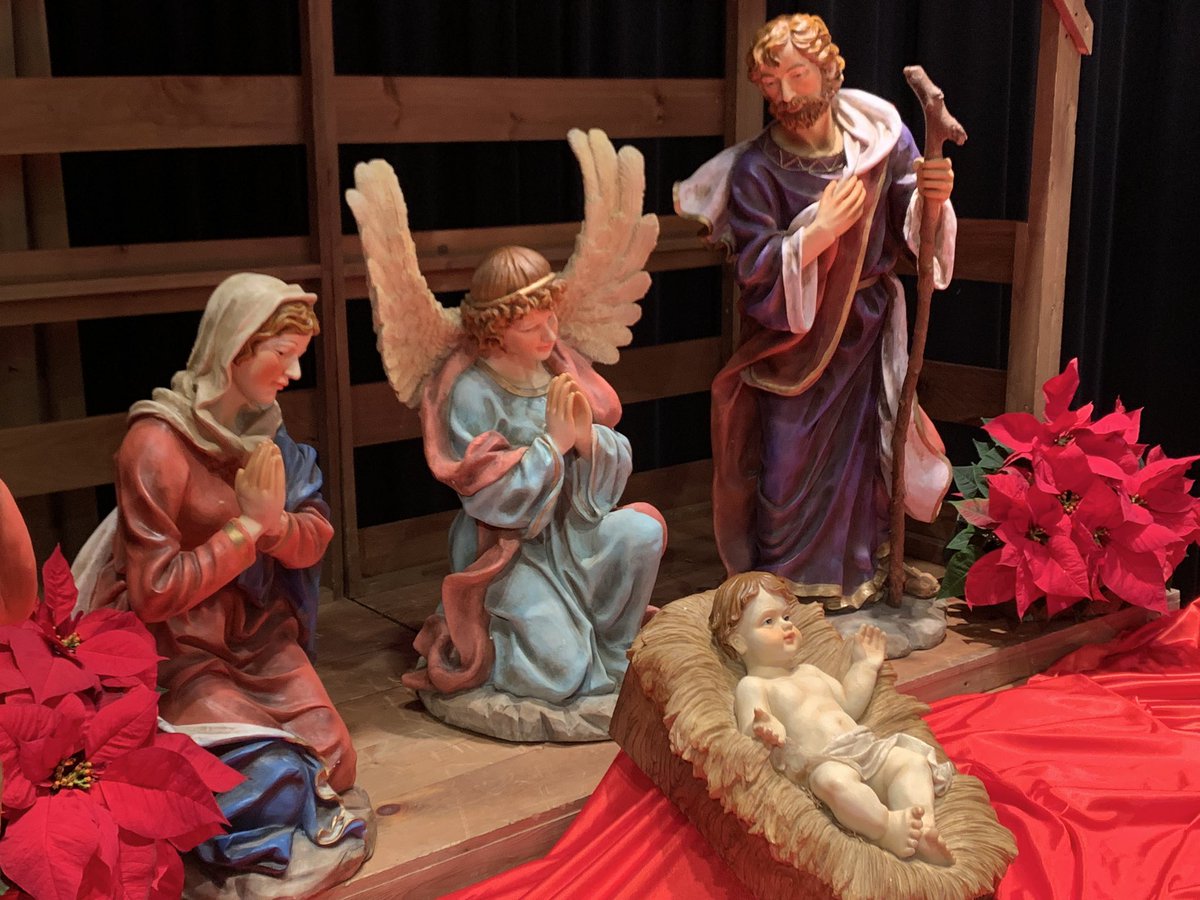 KMHSGregsChoir's tweet photo. “Ding dong! Merrily on high, in heaven the bells are ringing!” 🔔 🌟🎄A Merry Christmas from Gregorian Consortium! Thanks to our Alumni for joining us tonight! 💙💛 God bless all on this special night! 🎄 https://t.co/jNLlHK9COI
