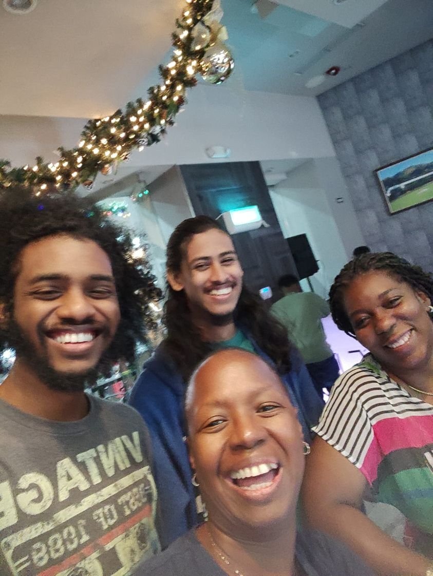 AvionAJ's tweet photo. We ent wash de wares, We ent clean upstairs, We ent put no clove on de ham! #OutsideNice #MyTeamIsBetterThanYours #MerryChristmasYaFilthyAnimals https://t.co/r7PTdXRek5