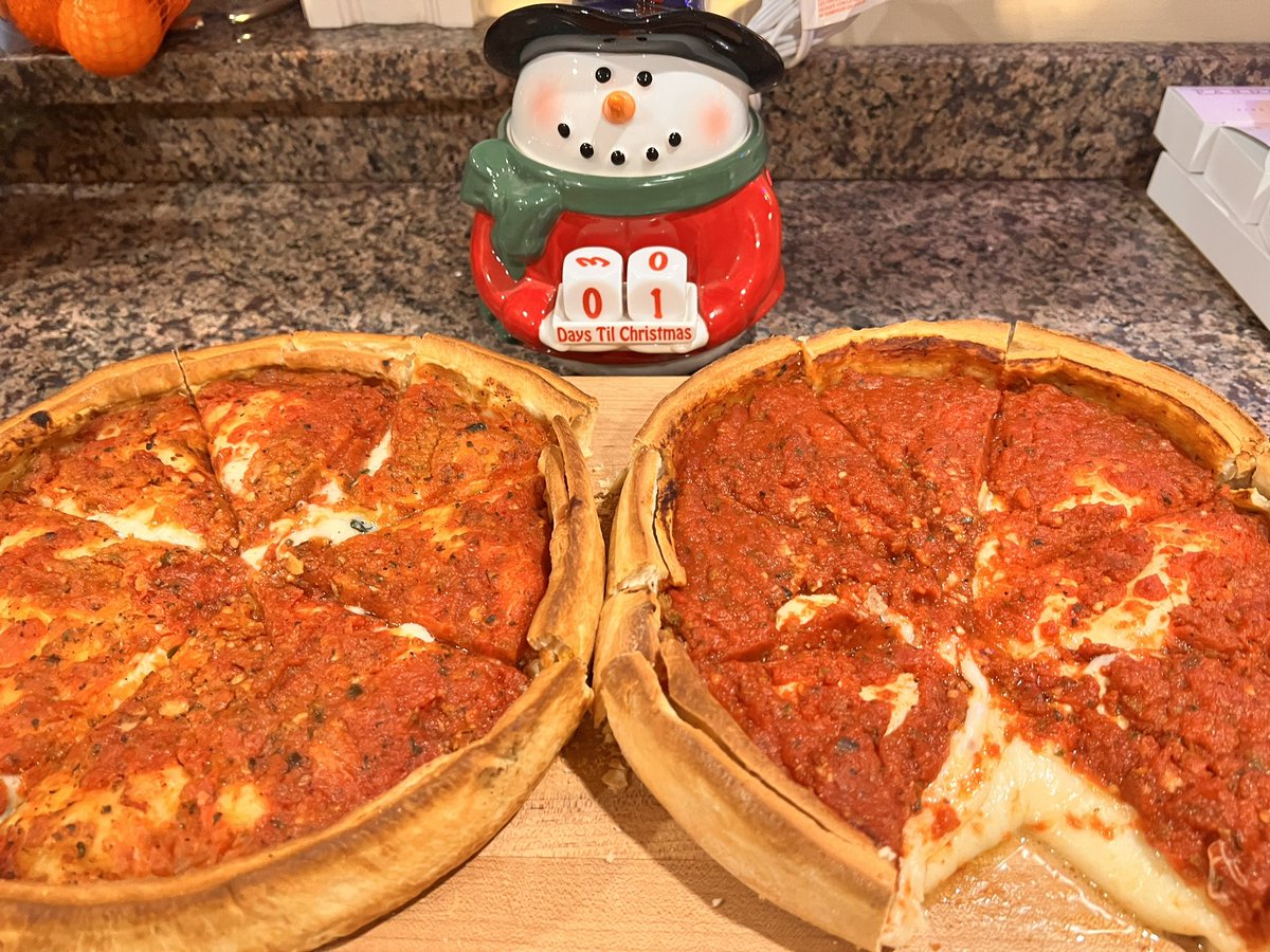 Jpfromlbc's tweet image. @GiordanosPizza … Christmas Eve in Boston definitely needed an upgrade.   #chicagostyle #missingchicago #WhiteSox @whitesox #deepdish