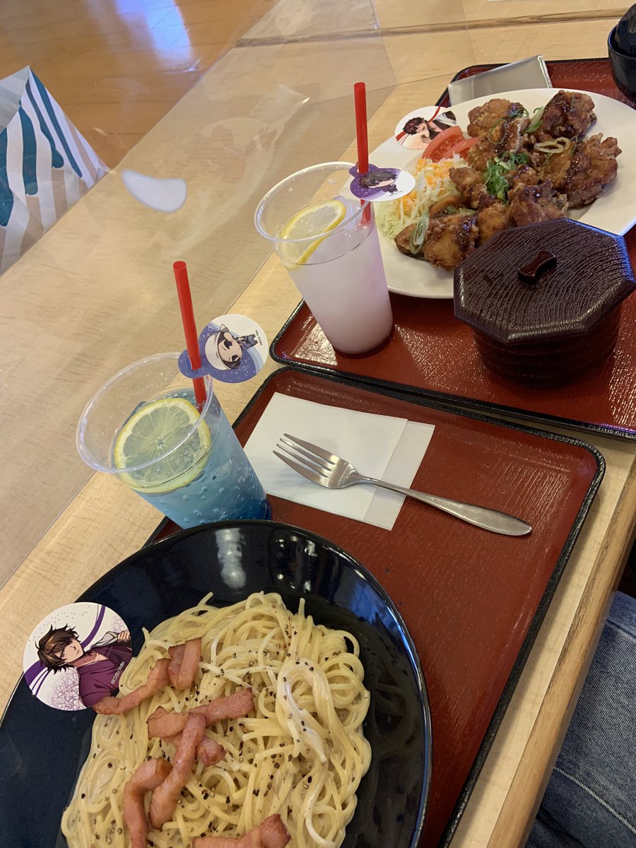 mipedon18's tweet photo. メリクリ〜
昨日友達とワイテルズ温泉コラボ行ってきたよ〜！
やっぱ持つべきものは友達🤝
ぶるさんの唐揚げ多すぎて2人で分け分け笑笑
#沸いてるず　#WhiteTails https://t.co/eRErJ4Qgfx