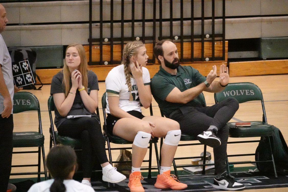 DrewMcCarty15's tweet photo. Coach Drew explaining the positioning of Santa’s reindeer https://t.co/jbTtmWXvec