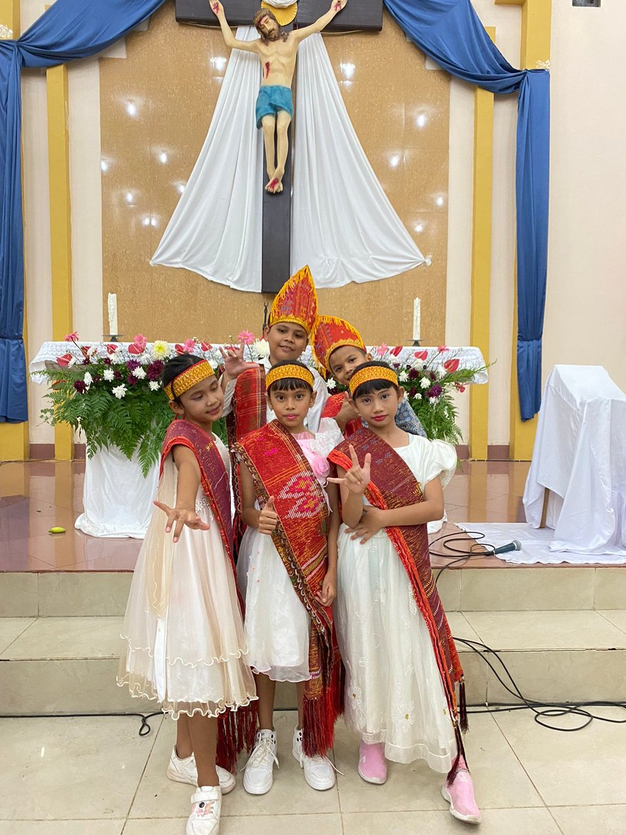 d_dhownny's tweet photo. Selamat hari natal.. Adik adik https://t.co/vM2Kbmpvma