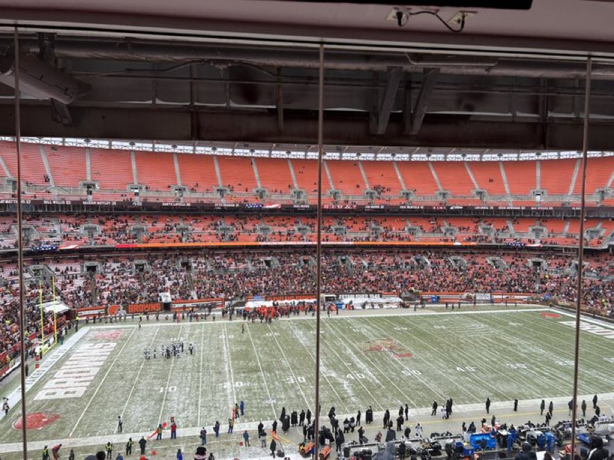 bengaljims_BTR's tweet photo. But Browns fans are loyal? 🤦🏽‍♂️

Change the narrative @NFL https://t.co/kNS9EyjqwH