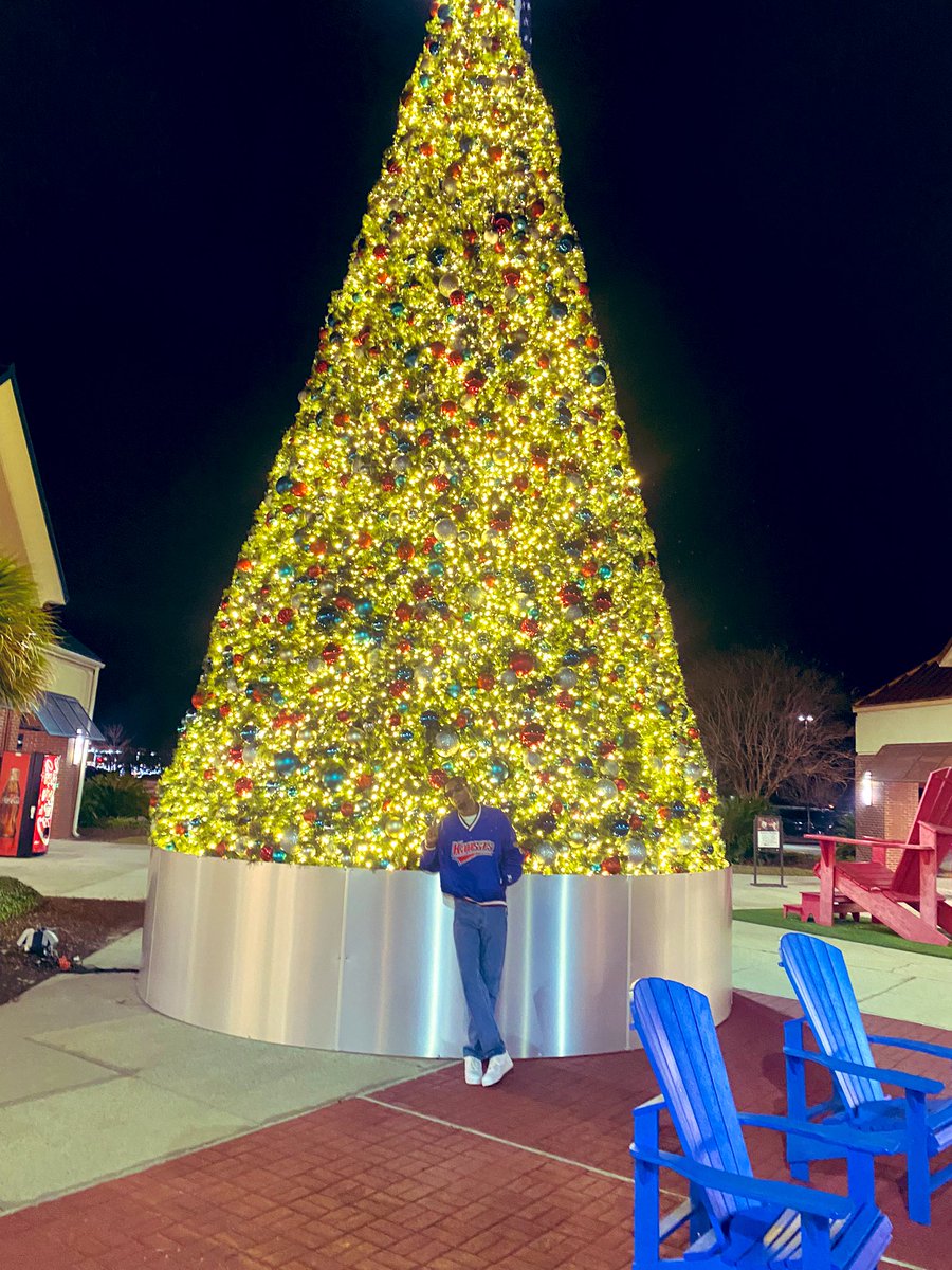 2koveryou's tweet photo. It’s Giving Christmas 🎅🏽🎄 https://t.co/RB63Ocn1VK