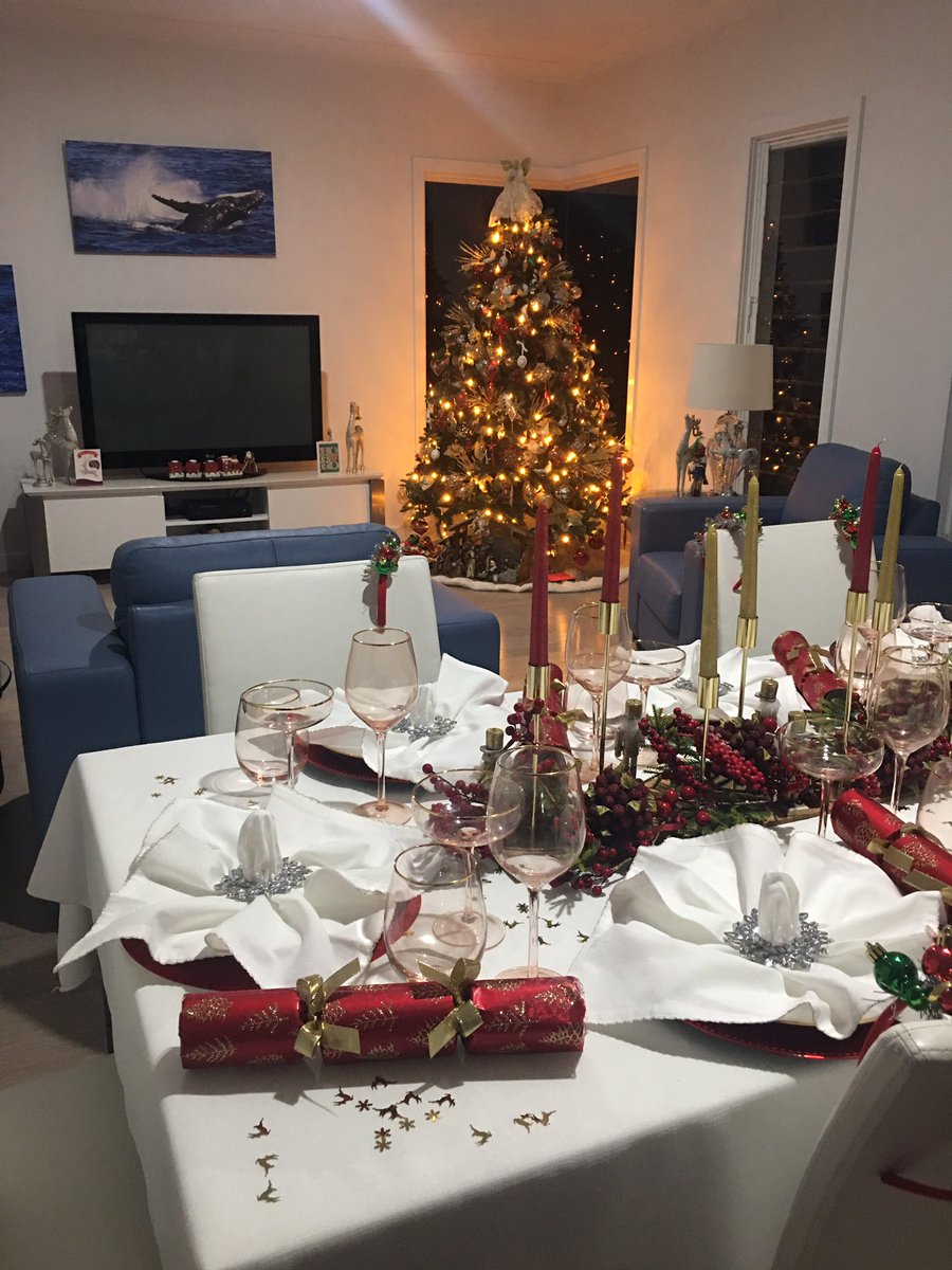 Anza_Simmo's tweet photo. Merry Christmas from #LovesBay #Kiama Our Christmas table is set, ready for family to come together & celebrate. Have a wonderful day. #MerryChristmas2022 https://t.co/g8Gw6WxCVn
