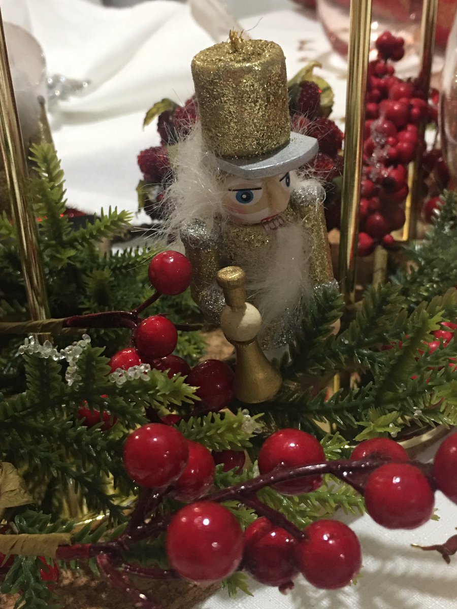 Anza_Simmo's tweet photo. Merry Christmas from #LovesBay #Kiama Our Christmas table is set, ready for family to come together & celebrate. Have a wonderful day. #MerryChristmas2022 https://t.co/g8Gw6WxCVn