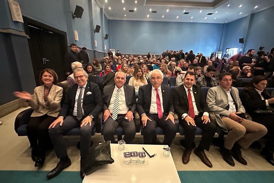 5 yıldır İl Başkanlığı görevini sürdüren İl Başkanımız    Serkan Sarı'nın Milletvekili Aday Adaylığı basın açıklamasına katıldık. Çıktığı bu yolda kendisine başarılar diliyorum. Yolunuz açık olsun. Vermiş olduğunuz emekler için teşekkür ederim.