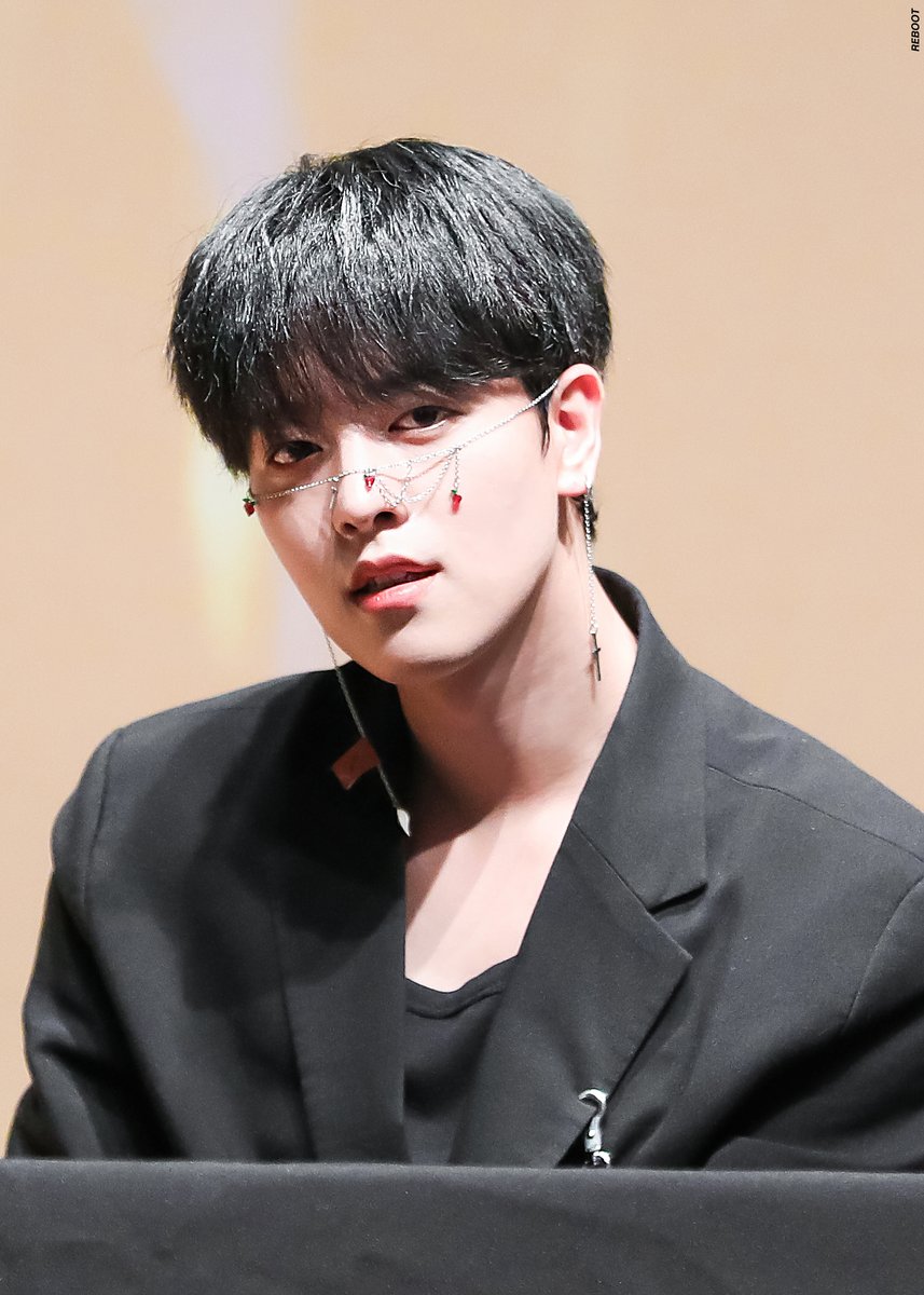 reboot0902's tweet photo. 220908

영조야 행복한 크리스마스 보내🌹

#RAVN #레이븐 
#영조 #김영조
#レイブン #ヨンジョ https://t.co/YgJoO2gZZk