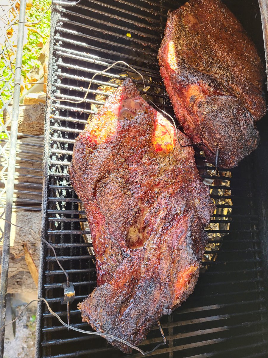 GhostAndBoozin's tweet image. #brisket #TexasBBQ #NFL #ChristmasEve things progressing well.