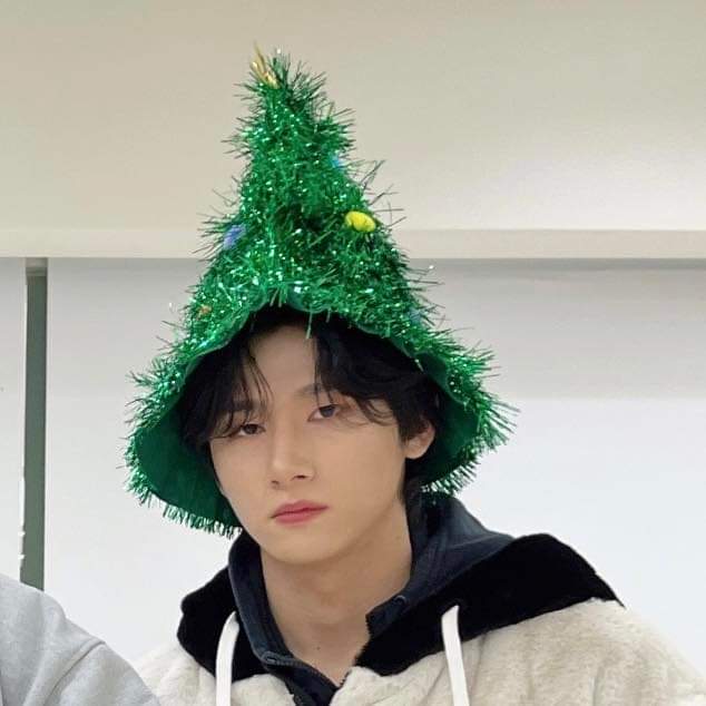 luvhwonx's tweet photo. Happy Christmas!!            Happy??? https://t.co/F5xtWxjkvY