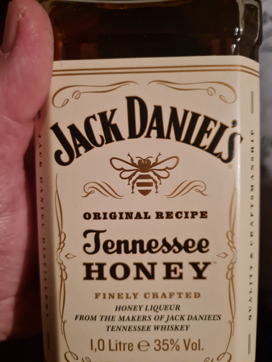 young_jimmer's tweet photo. Will santa 🎅 enjoy a nip of this on his travels to warm him up 🥃🥃 https://t.co/CnRcPI1CLG