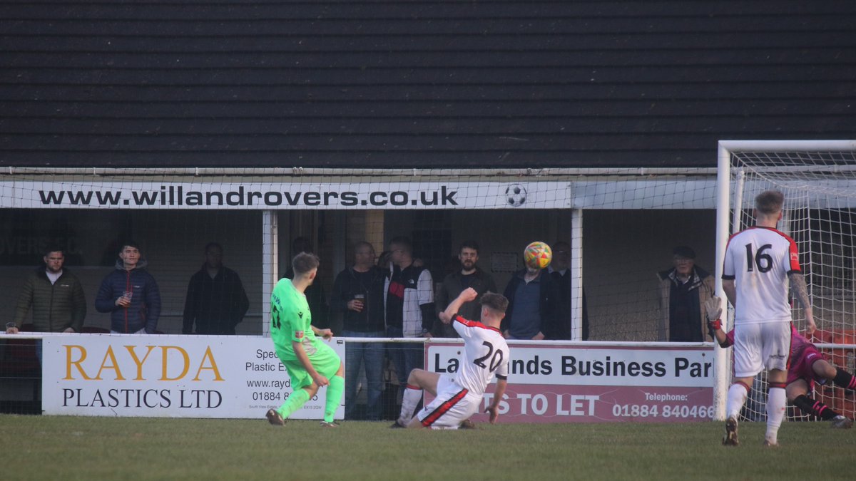 GerryHunt19's tweet photo. The third goal for @WillandRovers this afternoon was this cracker from Joe Wylie.
Happy Christmas! https://t.co/gz1Chtrq3C