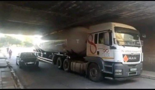 BigYouuttZim's tweet image. #Boksburg gas tanker explosion video - WOW.