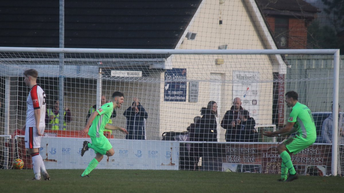 GerryHunt19's tweet photo. The third goal for @WillandRovers this afternoon was this cracker from Joe Wylie.
Happy Christmas! https://t.co/gz1Chtrq3C