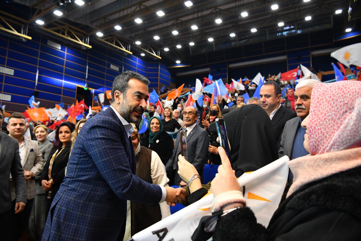 AkpartiAnkara's tweet photo. İl Başkanımız @hakanhanozcan, “Çankaya İlçe Başkanlığı Vefa Buluşması” programında, kuruluştan günümüze ilçe teşkilatımızda görev almış değerli mensuplarımız ile bir araya geldi. 

@mustafahasgul @akcankaya https://t.co/QT5H9tBiWY