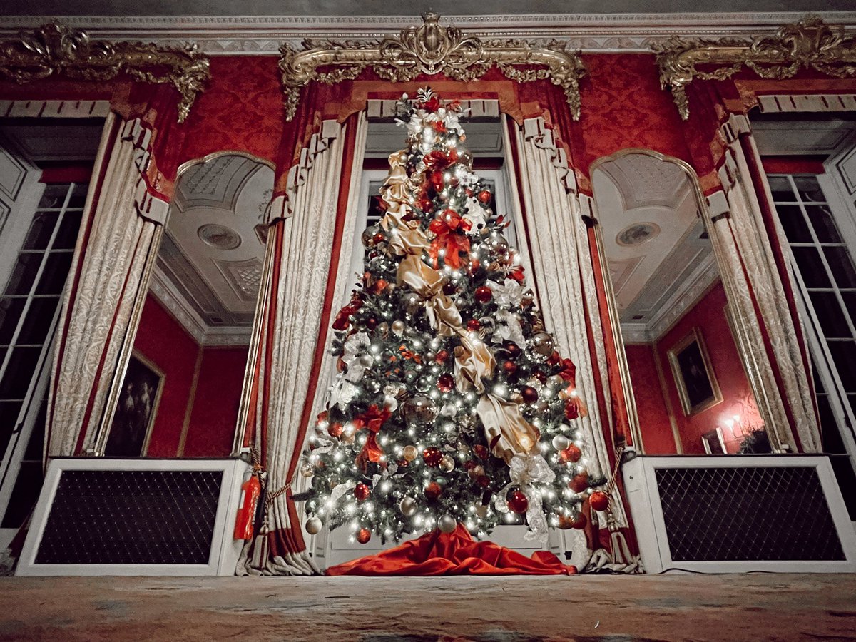 It’s Christmas Eve and the tree in the Red Saloon is all ready for a visit from the Man in Red himself!
