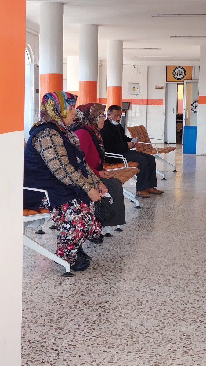 kadirlinufus's tweet photo. Kadirli Nüfus ailesi olarak vatandaşlarımızın yıl sonu oluşan yoğun taleplerini karşılamak adına hafta sonu yine görevimizin başındaydık. #HayatınızınHerAnında yanınızda olmaya devam edeceğiz...🇹🇷🇹🇷🇹🇷
@sefikaygol 
@TCNufus @fuatpala80 https://t.co/HOpyS2qmZd