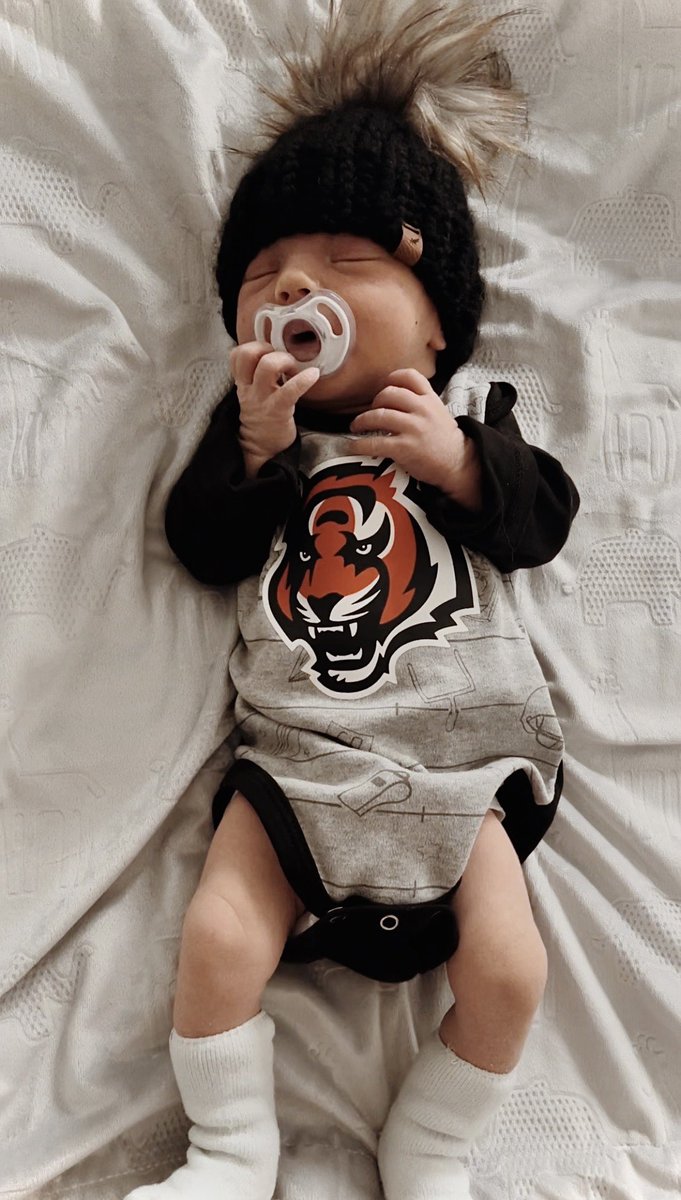 alysonbeiser's tweet photo. Merry Christmas Eve 🎄from the littlest @Bengals fan! Who Dey! 🐅 https://t.co/mTqGoyTcrA