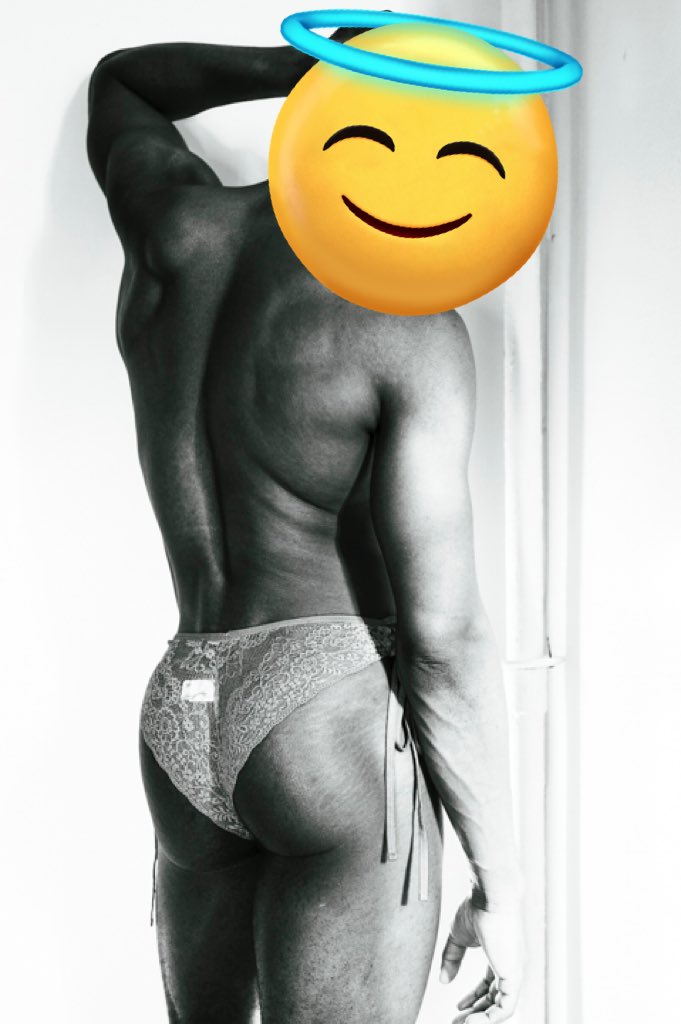 sassyTwunk's tweet photo. Merry Christmas . Me in some cute undies :) https://t.co/lVs1W4hfxh