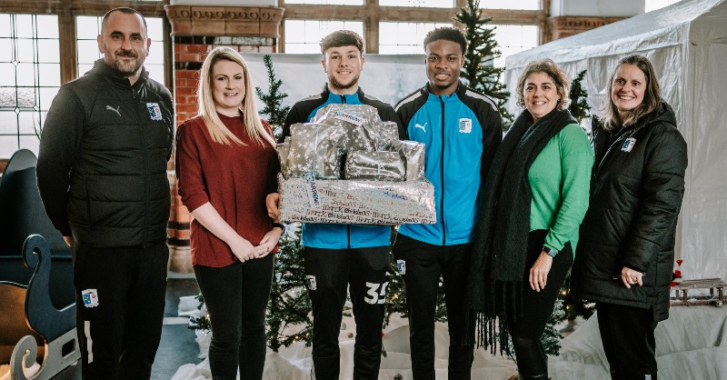 BarrowAFC's tweet photo. ๐| Barrow's staff and players have been busy this past fortnight, with several visits into the community delivering gifts and spreading Christmas joy.
Read all about the Children's Ward party, Christmas phone calls, care home visits and more... ๐
#WeAreBarrow | #BarrowGiving