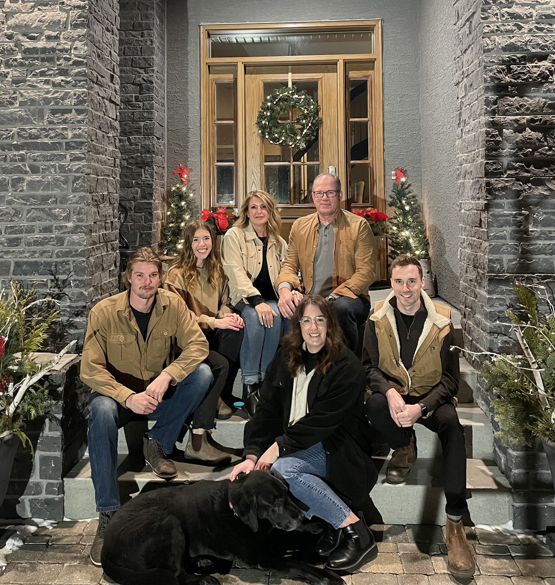 BestlandMatt's tweet photo. Merry Christmas from our family to you and yours. Enjoy the festive season. https://t.co/JLvV5TLTwF