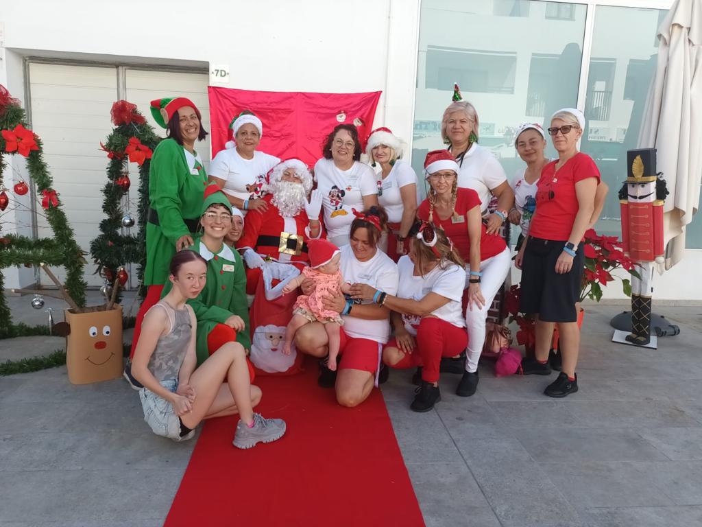 Lucía Sánchez (@marialucasnche1) on Twitter photo Feliz Navidad😄🎄🎁❄🎅 les desea #sunsetbayclub #MerryChristmas2022 @ElenaDortaRM <a href="/thais_MCT/">Thais-Moreno</a> Feliz Navidad😄🎄🎁❄🎅 les desea #sunsetbayclub #MerryChristmas2022 @ElenaDortaRM <a href="/thais_MCT/">Thais-Moreno</a>