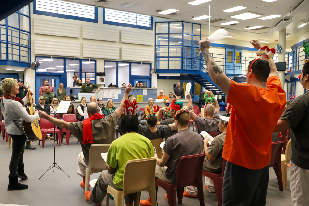 noteables's tweet photo. Some heartwarming photos from the special holiday-spirited concert at Washoe County Sherrif's Office. Through music therapy, inmates gain tools that will assist them in successful reintegration into the community once released.

@WashoeSheriff 

#MusicIsForEveryone #NMTS https://t.co/CEiELR7Qnz