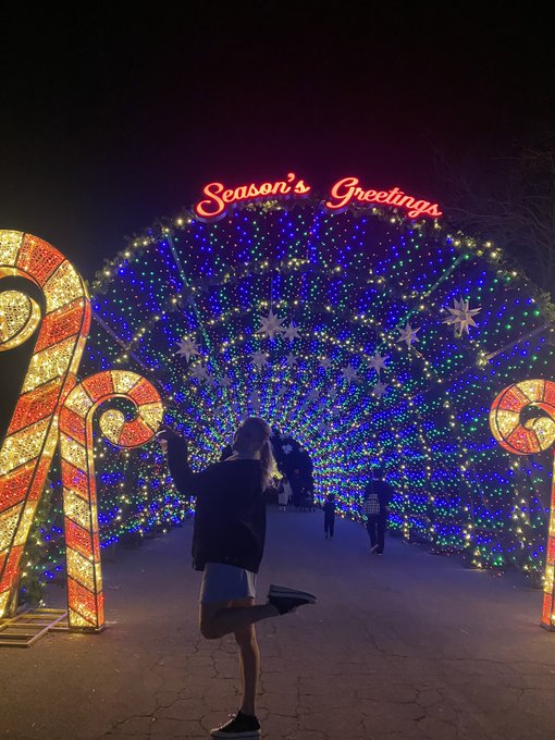 One more day until Santa comes to jingle my bells 😘🎊   https://t.co/dJjiGbQOpX https://t.co/7jEHDfqP