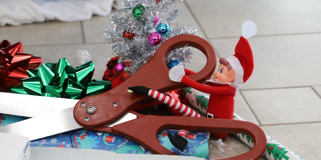 WildeETHonda's tweet photo. Axle is such a procrastinator... waiting til the last minute to wrap his gifts. He might want to find some scissors that are his size next time too! 😂 ✂️ 🎁
#ElfOnAShelf #XmasEve #LastMinute #Procrastination #GiftWrapping #BigScissors https://t.co/q7u69nlpyI
