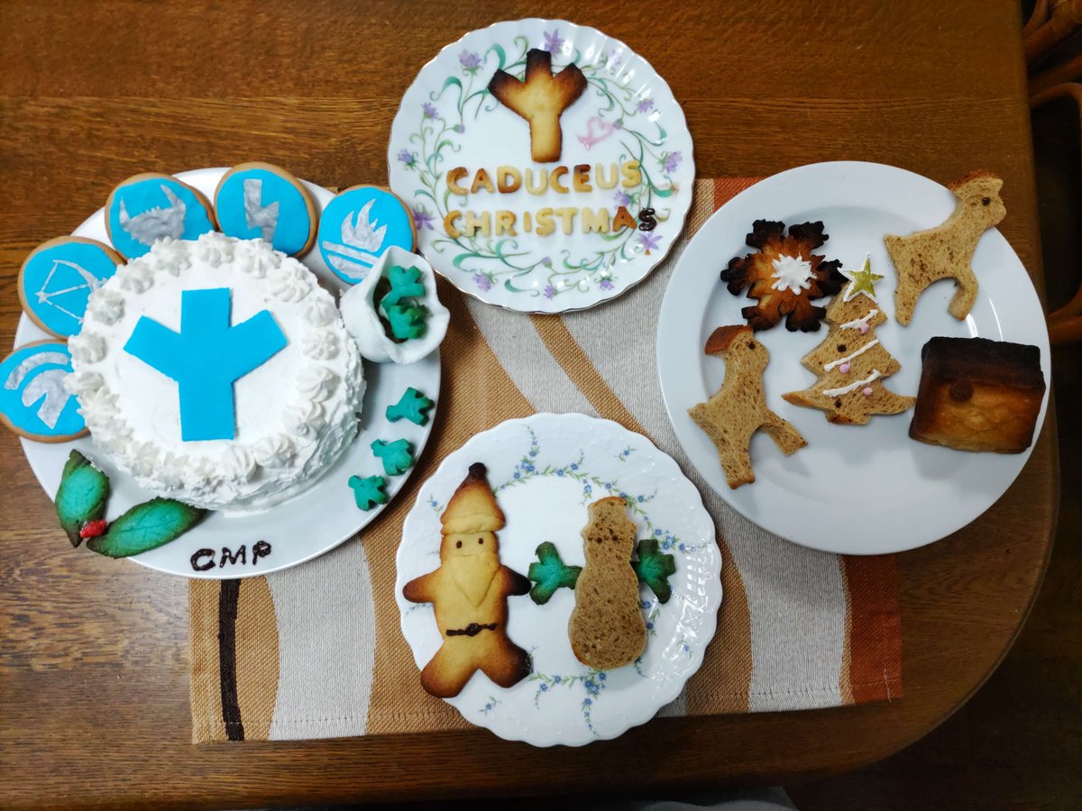 vc1algiz's tweet photo. Created logo art for Caduceus.

Snowflake cookies made in the shape of the logo. Cake with logo. Santa Claus handing out CMP (Caduceus logo).

Made with homemade cookies, bread and cake. You can eat the candy houses too.🥰

#CMPChristmas #CMP #Metaverse 
@Caduceus_CMP https://t.co/bGTW8rSuxx