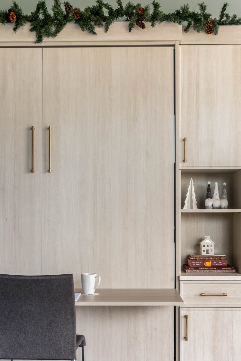 While the weather outside might be frightful, this festive #HomeOffice is so delightful! bit.ly/3VO1pdy