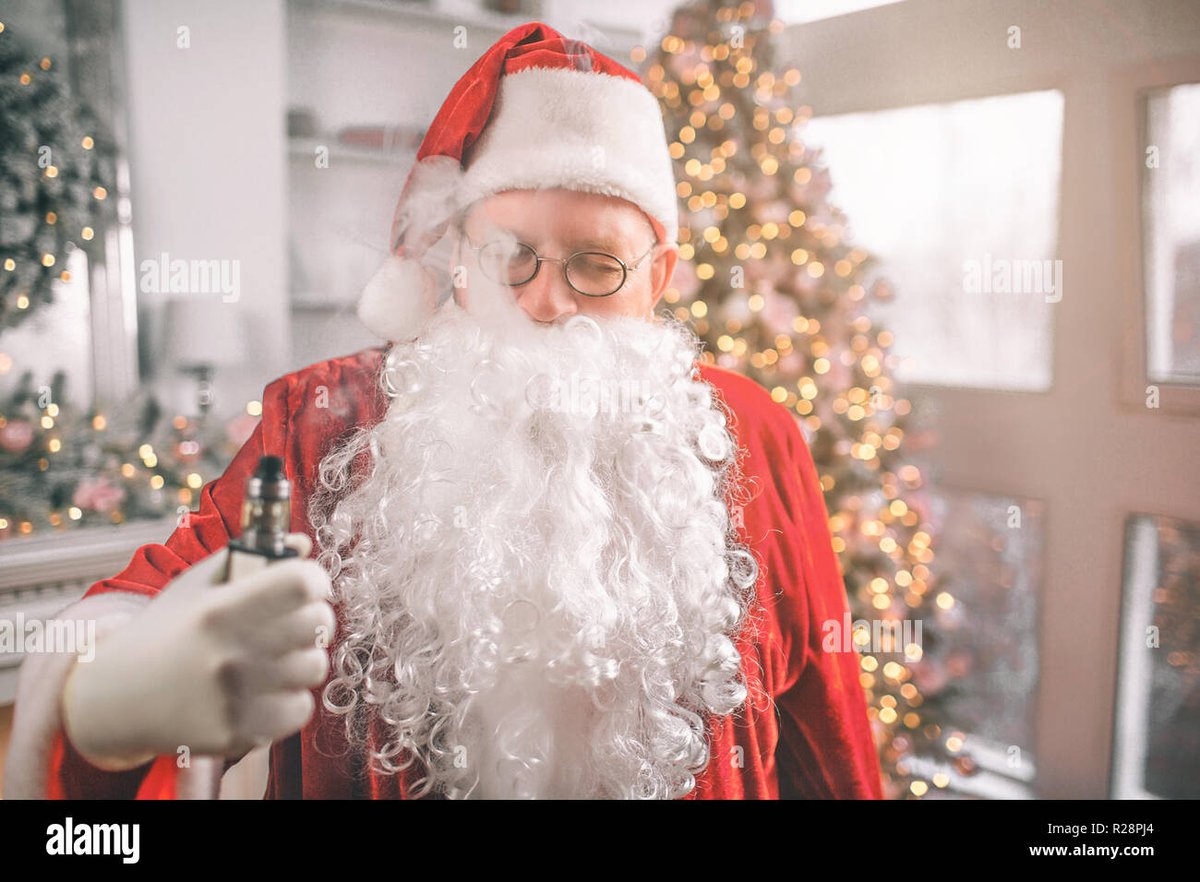 JNAFI_'s tweet photo. Joyeux e-Noël la team #vapote https://t.co/5ZmgsFsNsa