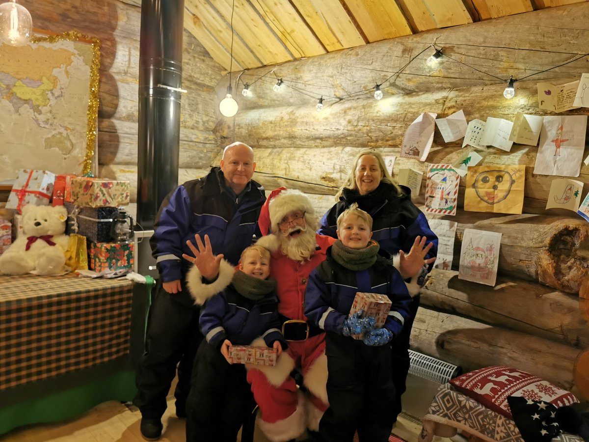 megamouse73's tweet photo. Happy Christmas from our house to yours 🎄🎅 https://t.co/LMUkNx21R3