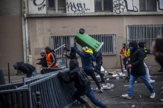 PeyamakurdKrd's tweet photo. Êrîşkerê Parîsê ji binçav birin polîklînîka psikiyatriyê
https://t.co/p0mYH6pqJW
#Paris #erebe #WilliamB. #Kurd #PKK https://t.co/mLFRrANJAn