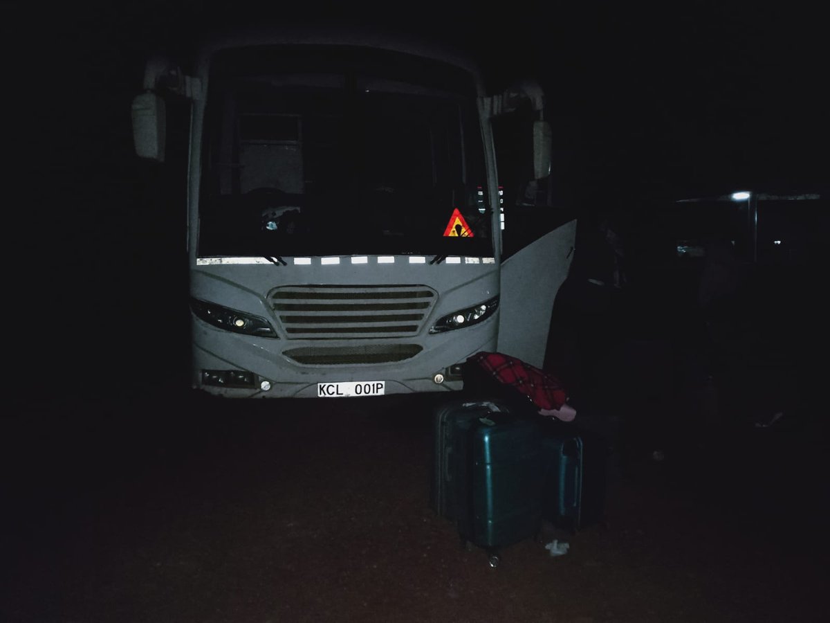 oddy925's tweet photo. @Modern_Coast Really!?joke you left us stranded at busia in the middle of no nowhere with no security.Your so called Manager Ibrahim and Clive spoke to us once then switched off their phones,we had a pregnant lady laying on the road side,kids crying @ntsa_kenya @kipmurkomen #bandmoderncoadtbus https://t.co/8uqbr70ezT