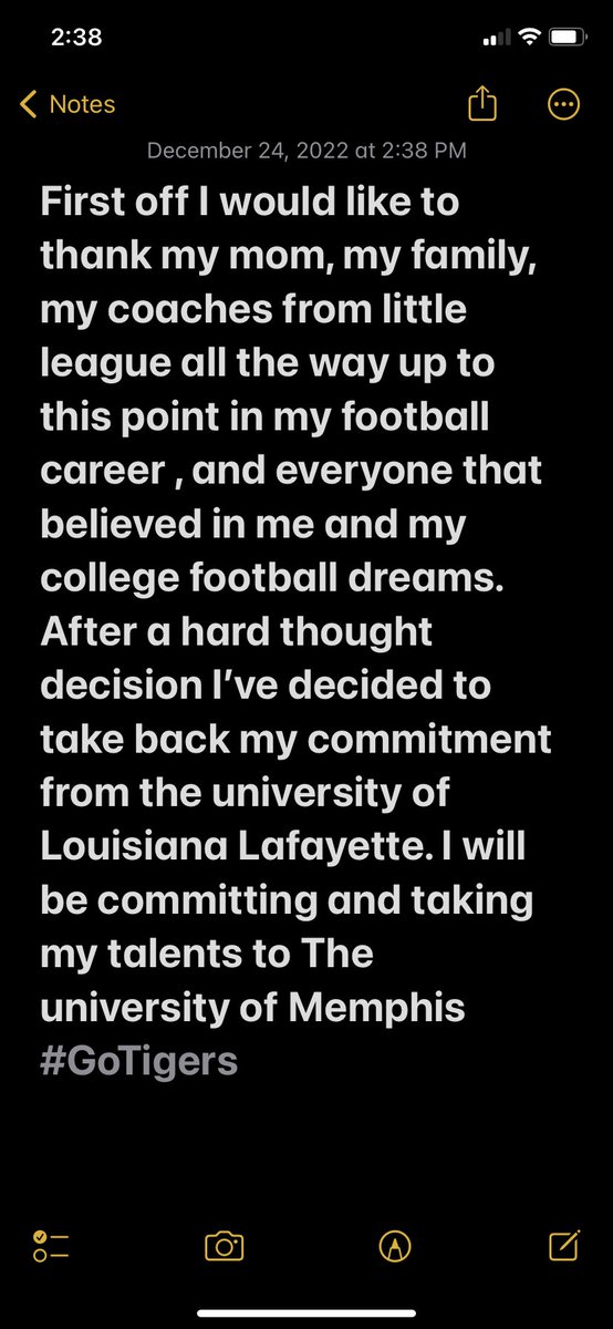 It’s official I signed to the university of Memphis  #Gotigersgo <a href="/RSilverfield/">Ryan Silverfield</a> <a href="/Coach_KPope/">Kyle Pope</a> <a href="/coachdhicks/">Coach Hicks</a> <a href="/recruitpaetowfb/">Katy Paetow College Prospects</a> @RivalsNick <a href="/BHoward_11/">Brandon Howard</a>