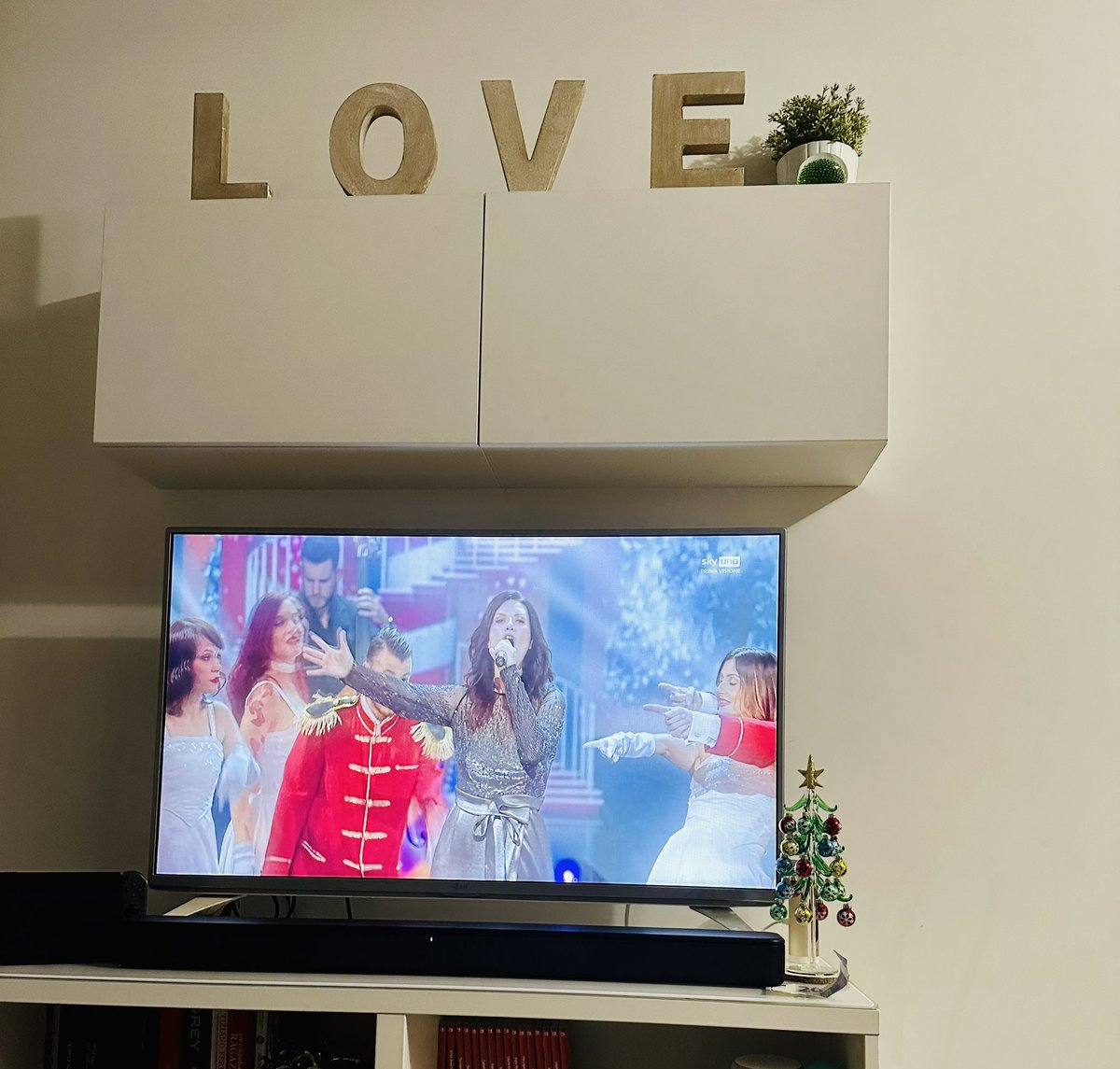 ManuelPau_84's tweet photo. Che spettacolo che sei @LauraPausini โค๏ธ
#LauraXmas https://t.co/dM90g11KHu