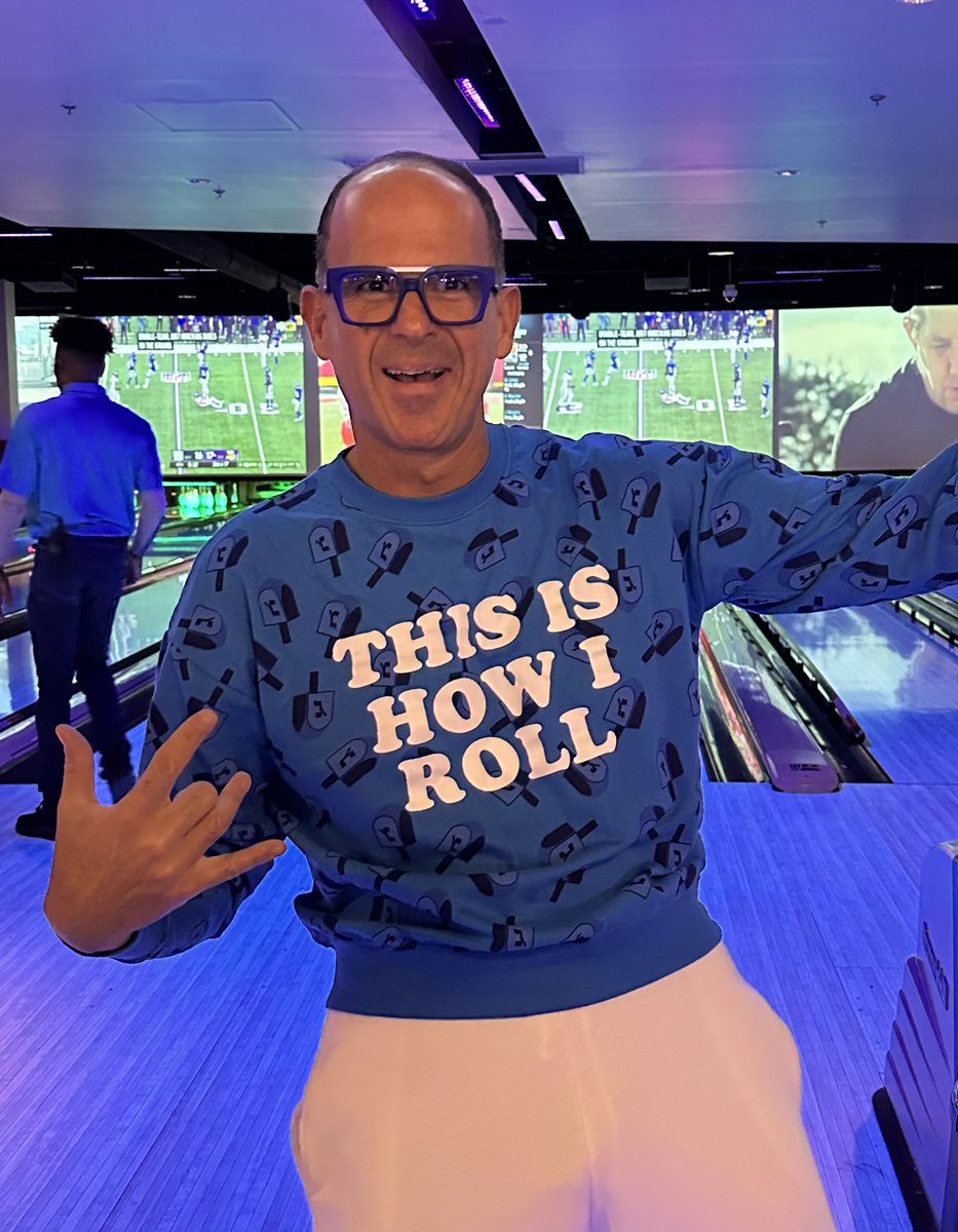 marcuslemonis's tweet image. Retweet if you love the #HolidaysWithMarcus  sweatshirt